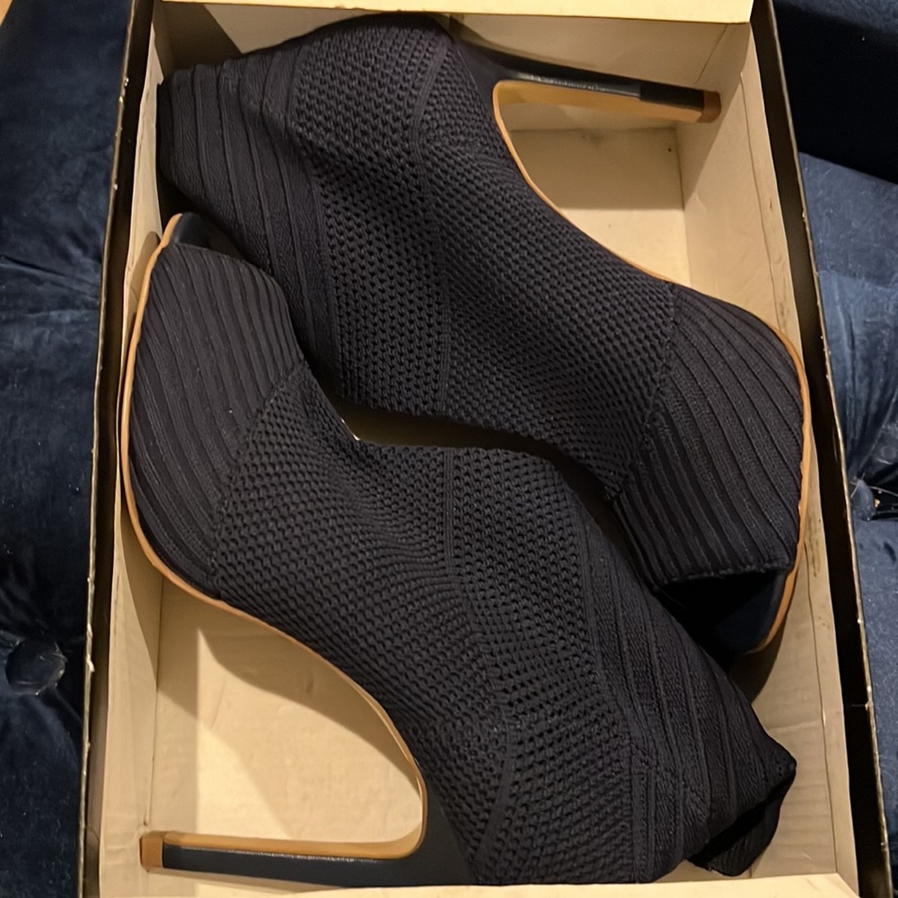 Navy Charles By Charles David Open Toe Bootie Siz… - image 3